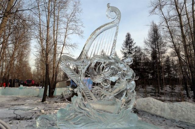 Лучшей скульптурой изо льда стала работа команды из Екатеринбурга «Край льда».