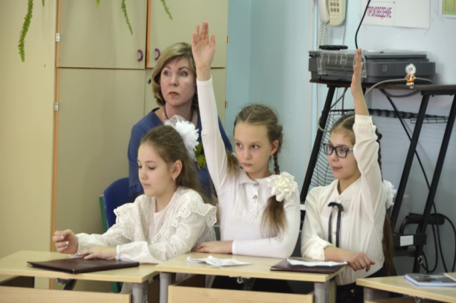 Пятиклассница из Салехарда рассказала школьникам о профессии дипломата