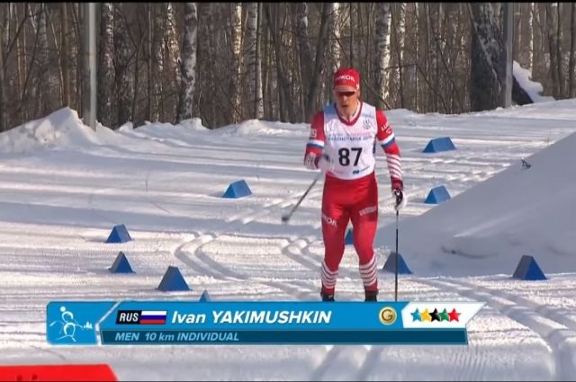 Владимир Путин вручил золотую медаль тюменскому лыжнику Ивану Якимушкину