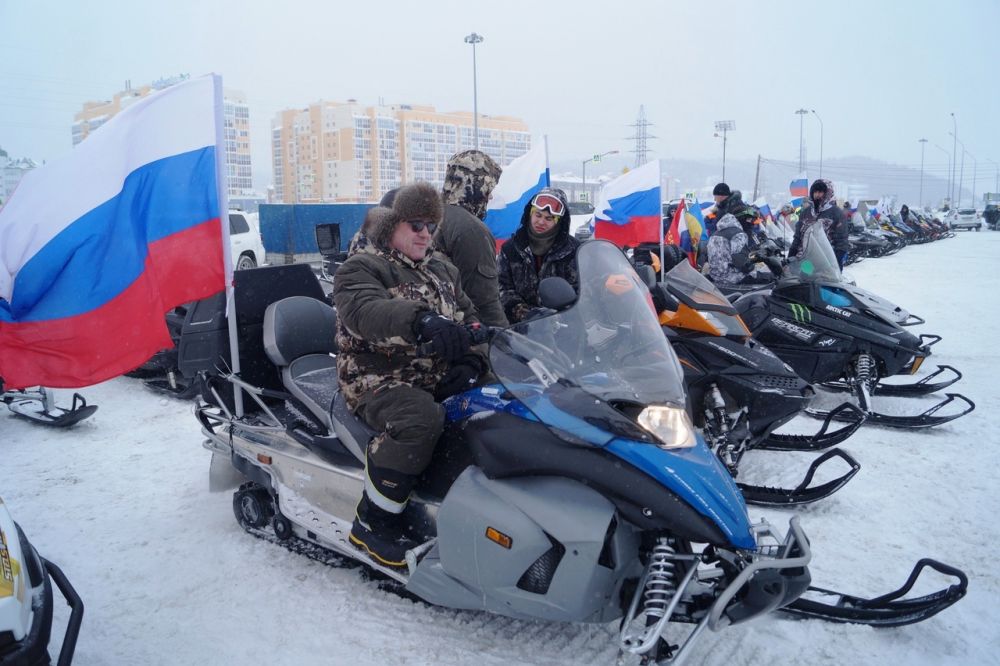 Стартовали от стоянки ГИБДД Ханты-Мансийска по Объездной.