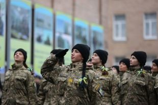 Подсчеты на январь текущего года показали, что 4% офицеров, а именно полковников и подполковников, являются женщины.