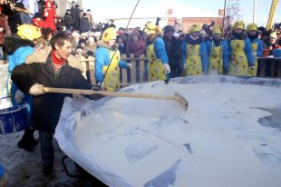 Самые большие блины в России выпекают в Ялуторовске