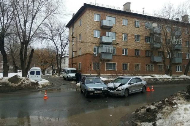 В Оренбурге в ДТП с «ВАЗом» и Honda пострадал 2-летний ребенок