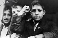 В Ленинград на пароходе «Сантай» прибыла первая группа испанских детей — 1498 человек из городов Бильбао и Сан-Себастьян. 23 июня 1937 года.