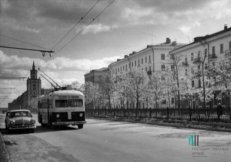 Троллейбус на Комсомольском проспекте, 1961 год.