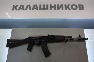 Автомат АК-74.