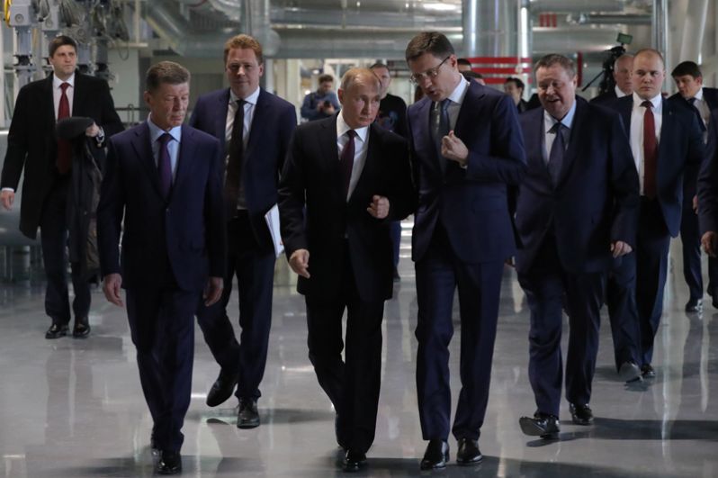 Владимир Путин во время посещения Балаклавской ТЭС.