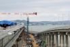 По мере приближения срока сдачи железнодорожного Крымского моста на стройке остаётся всё меньше кранов.