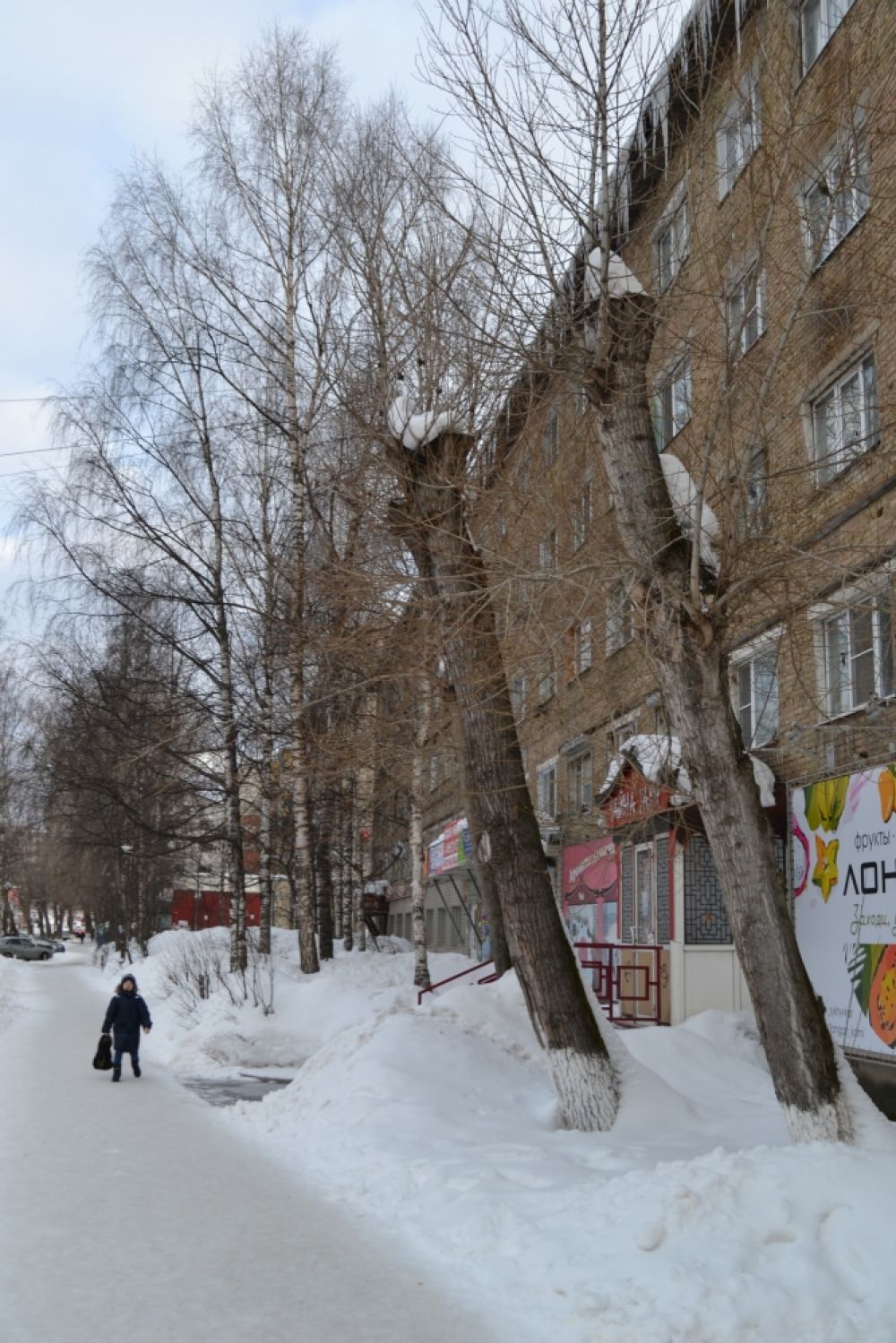 Снег башка попадёт! Около каких домов в Сыктывкаре страшно и опасно ходить  | АиФ Коми