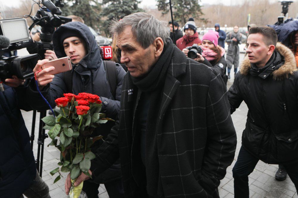 Бари Алибасов.