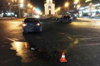 Поворачивая на улицу Октябрьская, водитель «Митсубиси» столкнулся с «Маздой», которая ехала в попутном направлении.