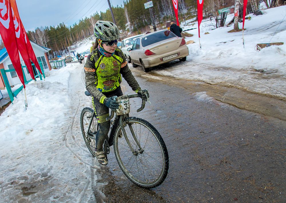Елизавета Голованова (г. Копейск) на финише. Первое место среди женщин-экспертов на дистанции 43 км.