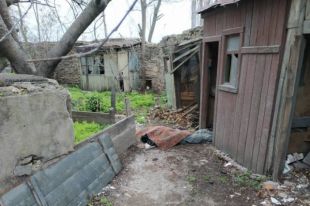 В Николаеве обнаруженный труп оставили лежать возле жилого дома