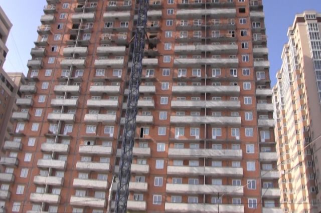 В ЯНАО жильцов переселят из аварийной многоэтажки
