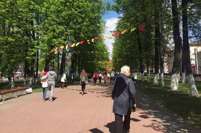 Первомайский бульвар ярославль. Первомайский бульвар Ярославль сейчас. Первомайский бульвар 1 Ярославль. Первомайский бульвар дом 1 Ярославль.