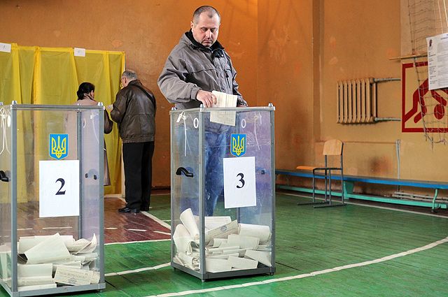 На избирательном участке в городе Константиновке Донецкой области.