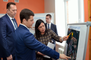 Губернатор Ямала оценил ход строительства спортобъектов в Лабытнанги