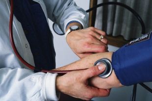 В Кабмине расширят список профессий с обязательным медосмотром: детали