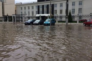 От талой воды страдают, прежде всего, имущество людей, дома которых построены в низинах, вблизи водоемов.