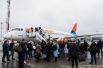 Посадка пассажиров на первый рейс в Калининград