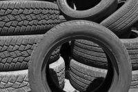 Тюменцам советуют не торопиться менять зимние шины на летние