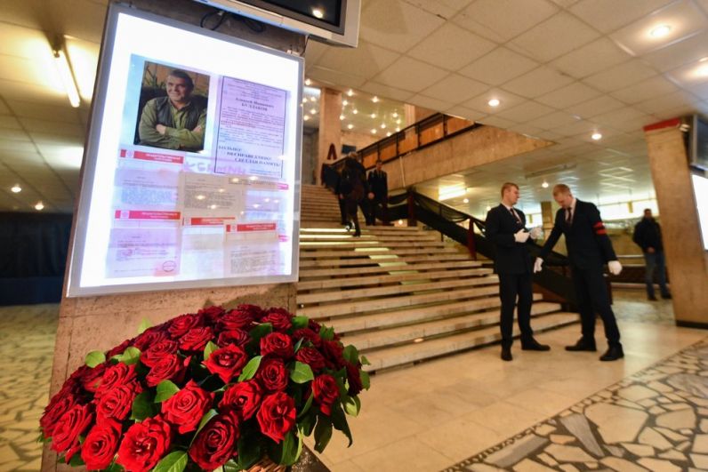 Перед началом церемонии прощания с народным артистом России Алексеем Булдаковым в Центральном доме кино в Москве.