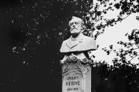 Памятник Жюлю Верну в Амьене.