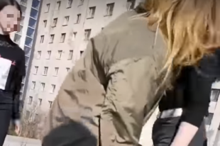 В Хмельницком подростки по очереди били девочку и снимали это на видео