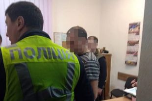 Правоохранители задержали преступную группировку, которая организовала канал незаконной переправки иностранцев и граждан Украины за границу.