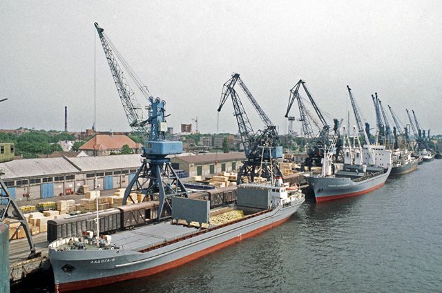 Клайпедский торговый порт в Литве, 1984 г.