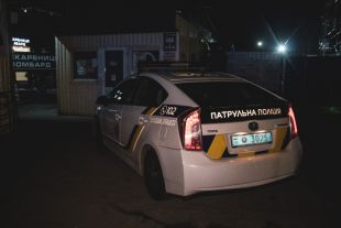 Сейчас ребенок находится с папой, а мама предоставляет объяснения следователям.