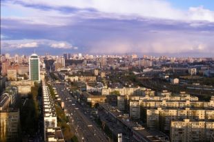С 13 до 20 апреля в Киеве будут частично ограничивать движение транспорта через проспект Победы в связи с демонтажем Шулявского путепровода.
