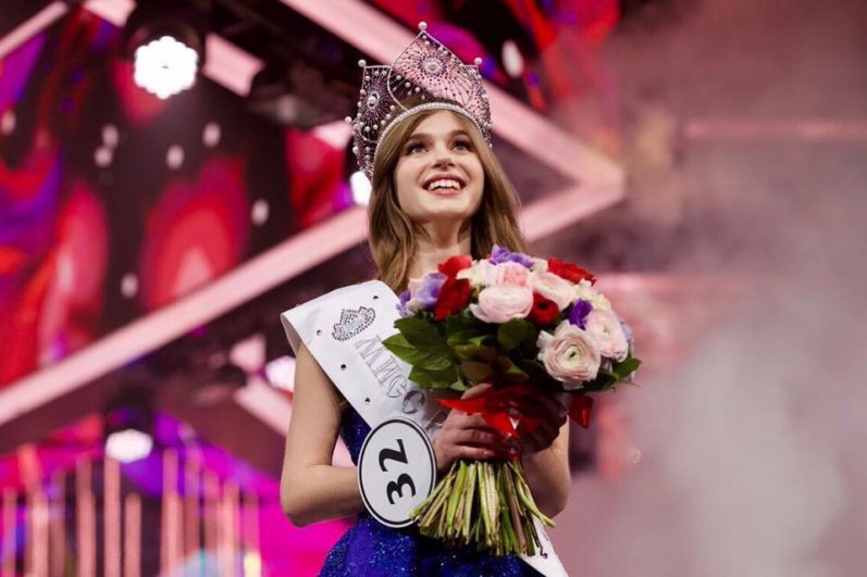 Девушка из Азова стала обладательницей короны стоимостью около одного миллиона долларов.