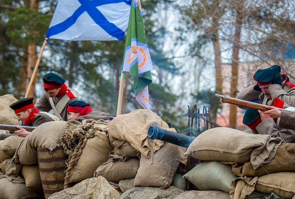 Заговорили пушки на позициях русских и иностранных войск