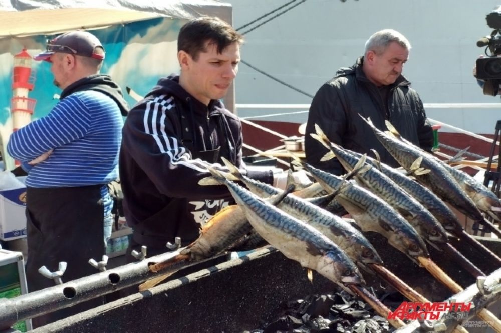 Гости попробовали "главную героиню" праздника.
