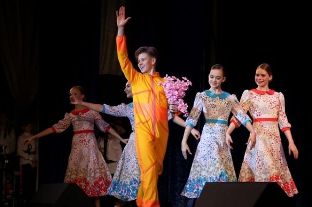 Победитель конкурса танцор Артём Буцык предстал в образе Юрия Гагарина.
