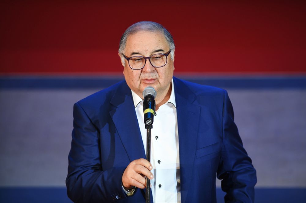 На девятом месте — основатель и акционер «USM Холдинг» Алишер Усманов, его состояние оценивается в 12,6 млрд долларов.
