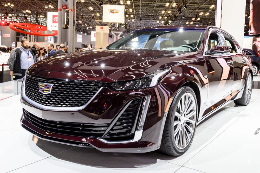 Cadillac представил новый седан CT5, который называют конкурентом BMW 5 серии.