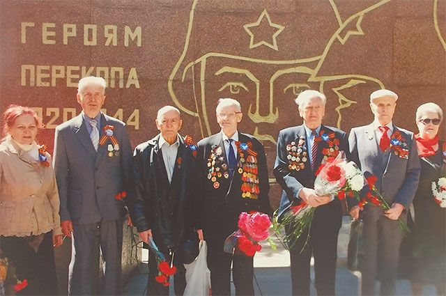 Ветераны района у памятника «Героям Перекопа».
