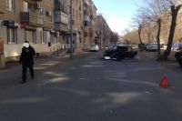 В Оренбурге «ВАЗ» врезался в дерево после столкновения с Suzuki 