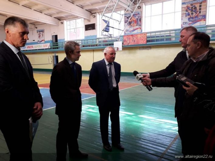По итогам переговоров, спортивным  учреждениям Камня-на-Оби выделят  350 тысяч рублей на покупку спортинвентаря.