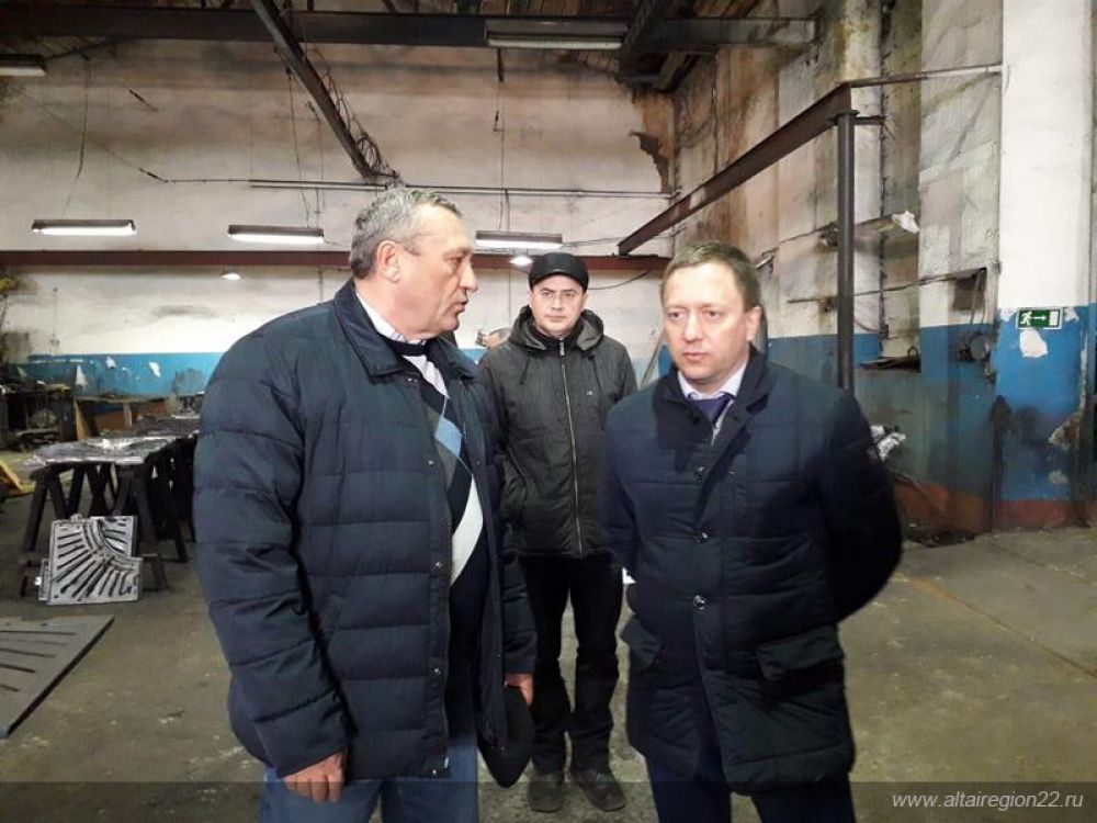 В рамках поездки заместитель председателя правительства Алтайского края Павел Дитятев побывал на старейшем предприятии района - Каменском металлозаводе.