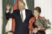 Президент РФ Борис Ельцин и актриса Элина Быстрицкая на церемонии вручения государственных наград в Кремле.