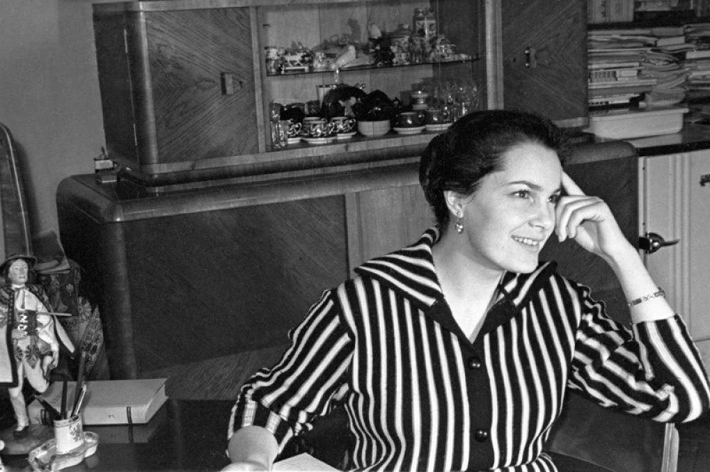 Актриса театра и кино Элина Быстрицкая в 1950 году.