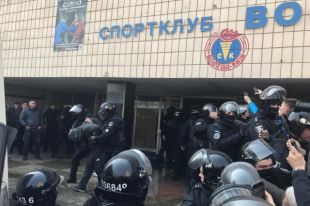 В Киеве неизвестные пытались захватить детский спорткоплекс Восход