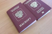 Паспорт старого образца (слева) и нового вам изготовят за один месяц, при условии, что у вас нет ограничений. 