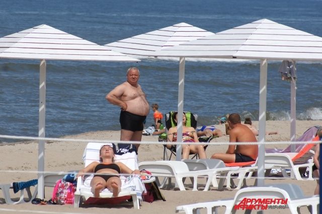 Теплые денечки ожидаются в июле и августе. Пляж в Янтарном ждет отдыхающих.