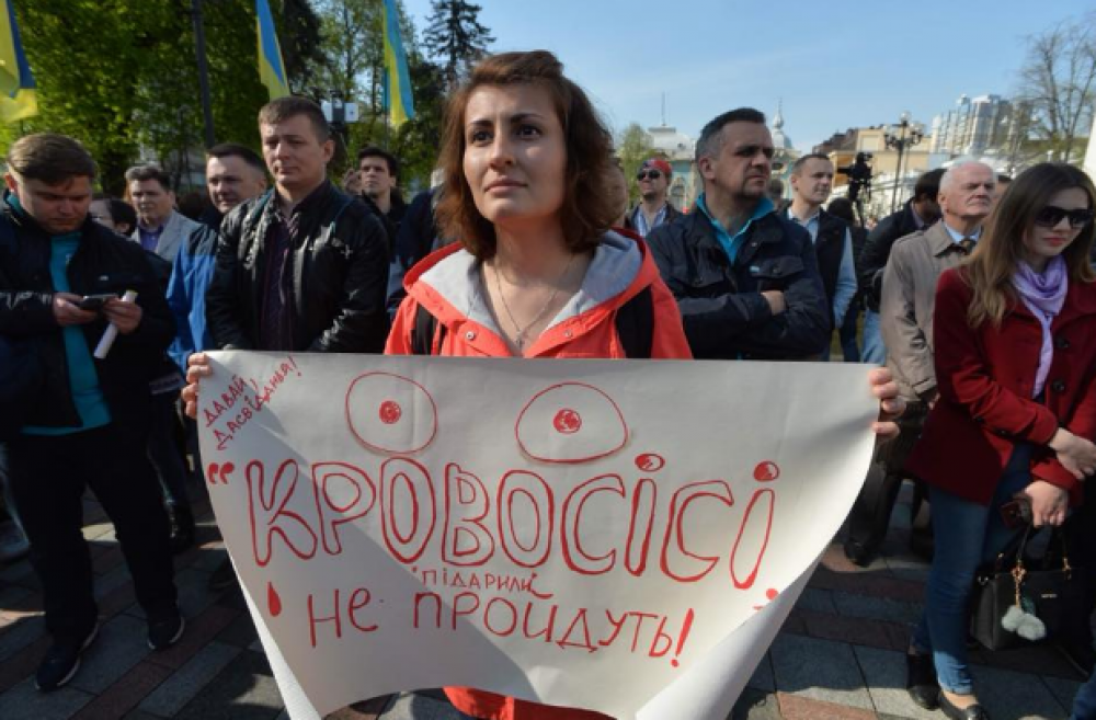 Красноречивый плакат - вспоминаем экс-премьера Николая Азарова, чей украинский был очень "оригинальным"