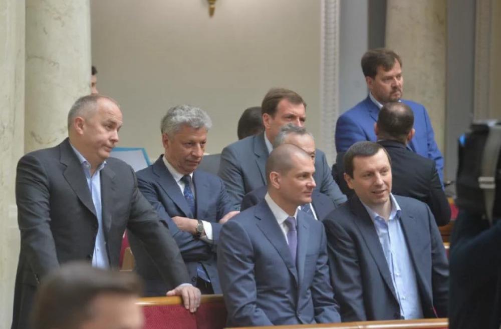 В Раде традиционно проходили стычки и споры с разными группами парламента