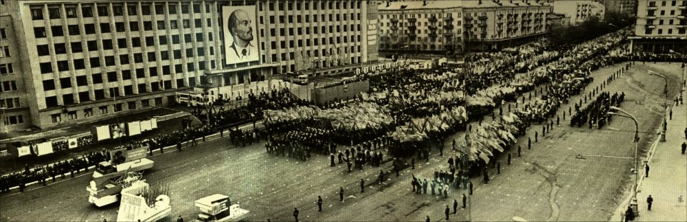 Первомайская демонстрация на Октябрьской площади, 1977 год.